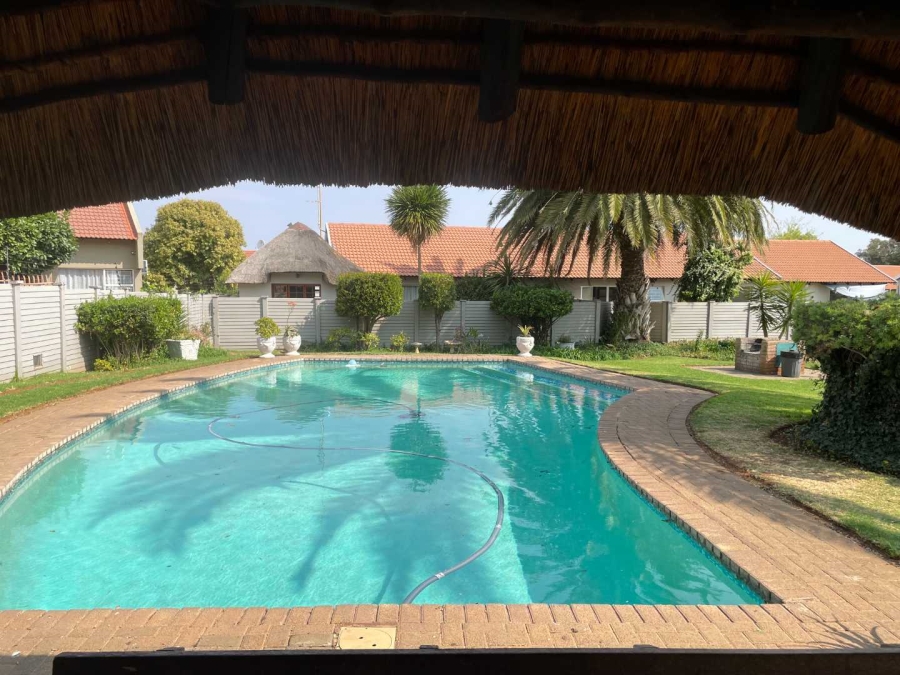 2 Bedroom Property for Sale in Langenhovenpark Free State
